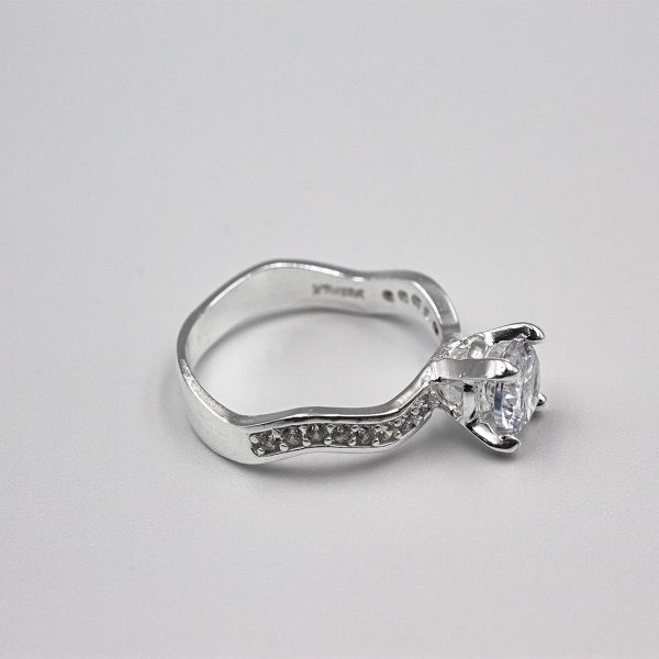 Anillo de plata 925 con zirconias